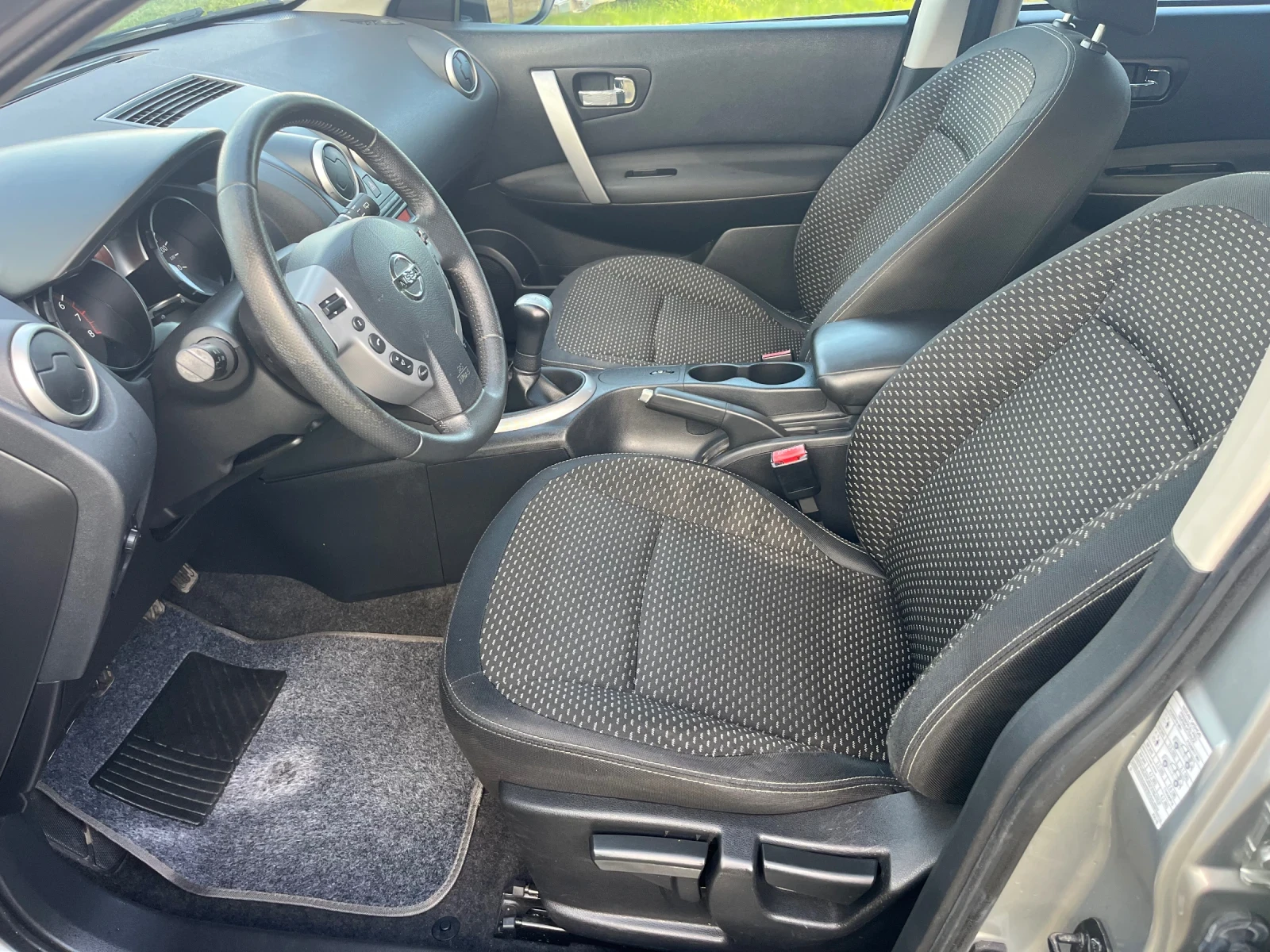 Nissan Qashqai 1, 6 Benzin Acenta, снимка 9 - Автомобили и джипове - 54513841