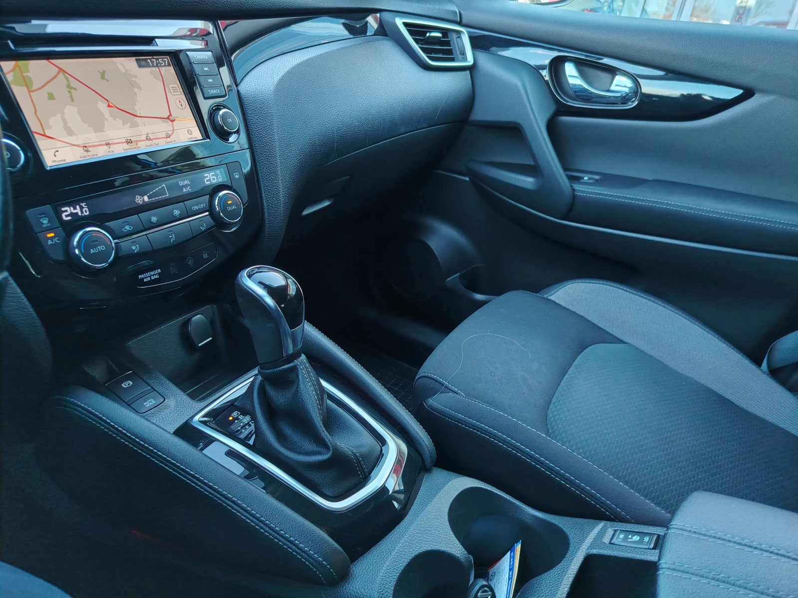 Nissan Qashqai N-Connecta, снимка 8 - Автомобили и джипове - 54649660