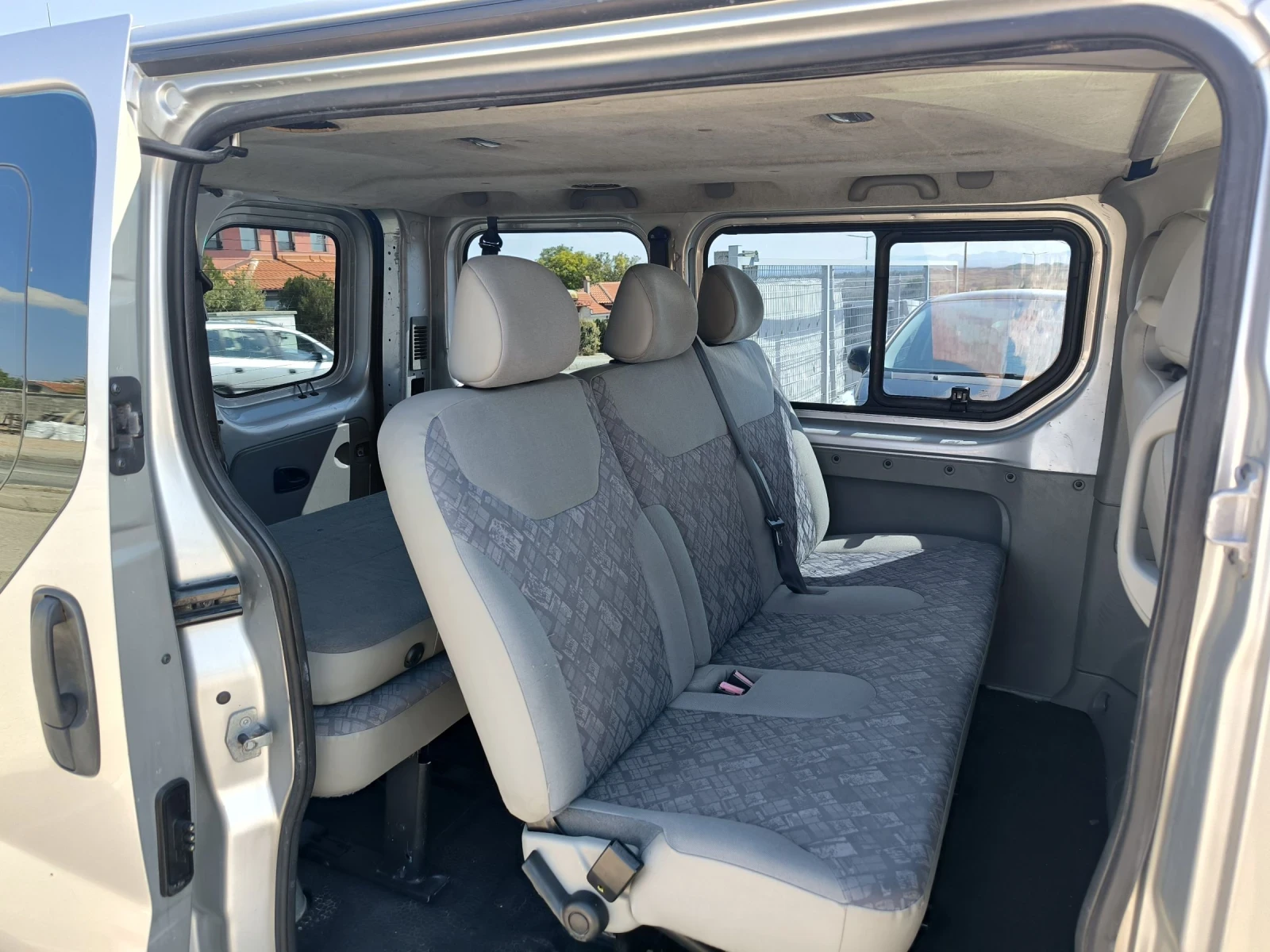 Opel Vivaro 1.9TD - изображение 10