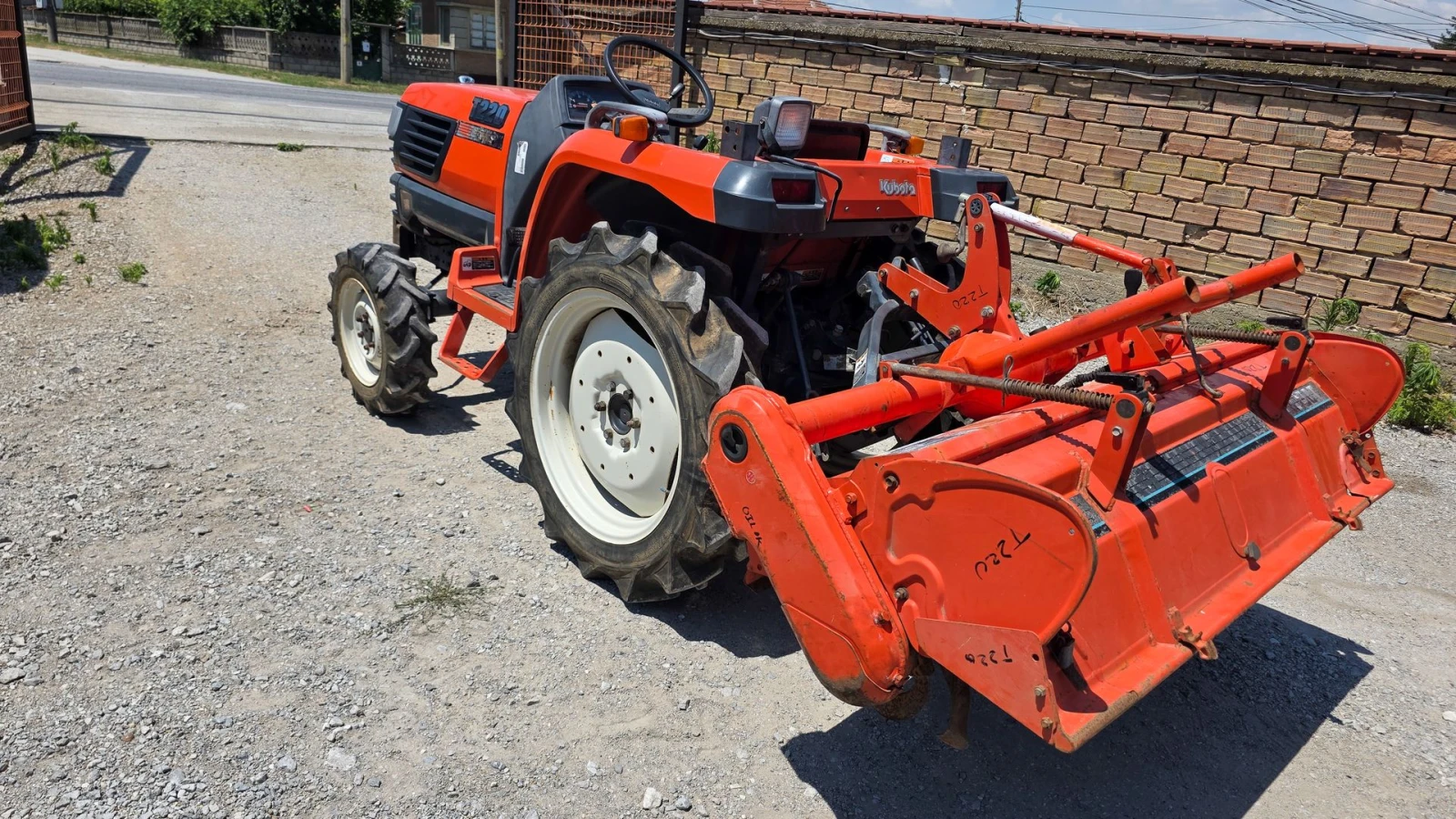 Трактор Kubota T220 с фреза, 4x4, 22 кс., АграБГ Джолев, снимка 3 - Селскостопанска техника - 5227534