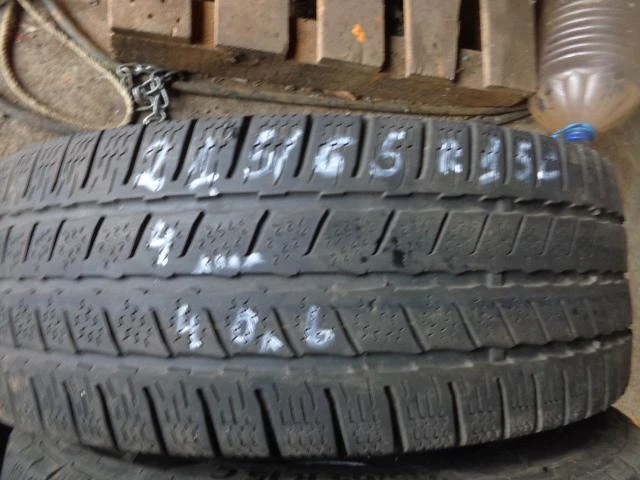 Гуми Зимни 215/65R15, снимка 1 - Гуми и джанти - 20253808