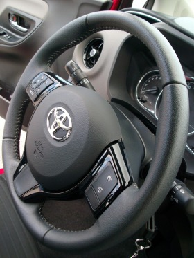 Toyota Yaris 1.0 VVT-I КАТО НОВА , снимка 14