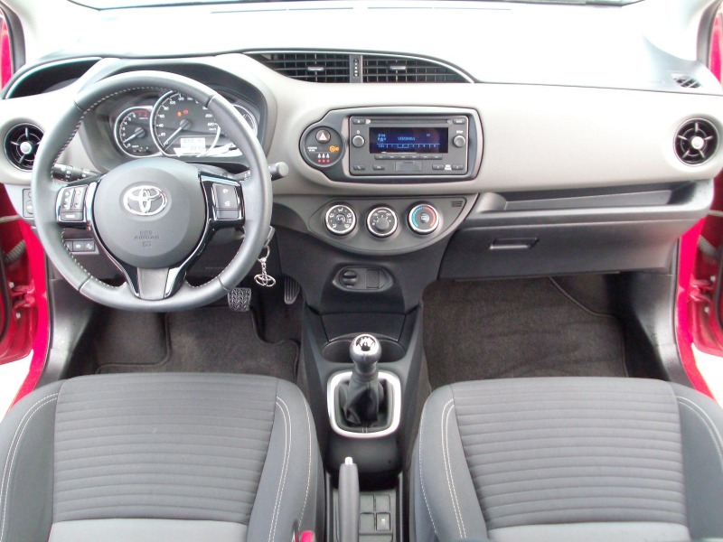 Toyota Yaris 1.0 VVT-I КАТО НОВА , снимка 9 - Автомобили и джипове - 41083648