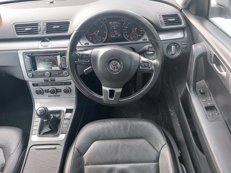 VW Passat 1.6 TDI BlueMotion EXECUTIVE, снимка 10 - Автомобили и джипове - 43655602