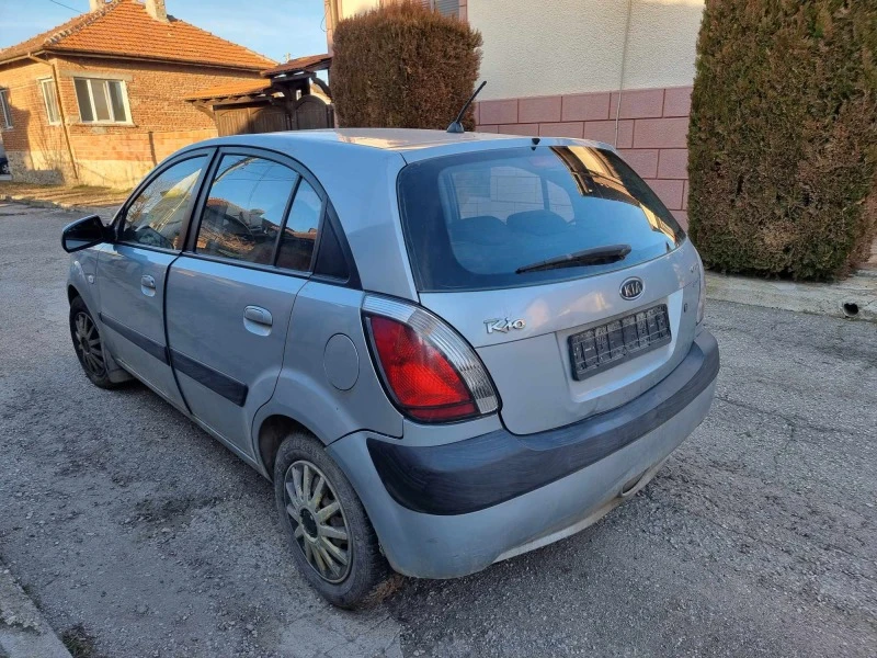 Kia Rio 1.5 CRDI/1.4 16V, снимка 4 - Автомобили и джипове - 44155959