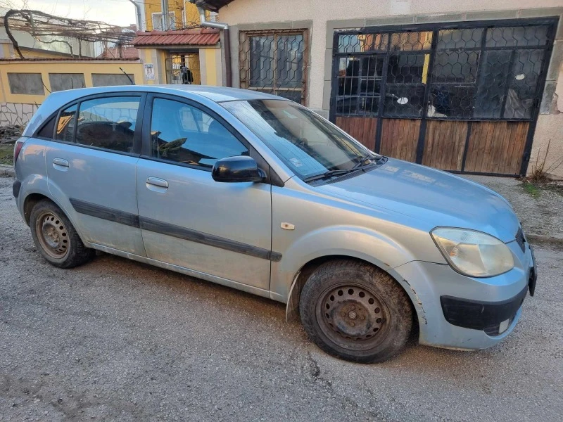 Kia Rio 1.5 CRDI/1.4 16V, снимка 8 - Автомобили и джипове - 44155959