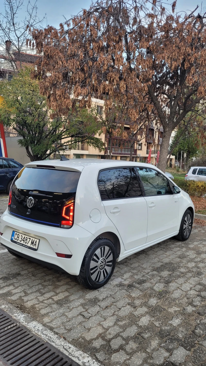 VW Up 17 000 км, снимка 4 - Автомобили и джипове - 48079536