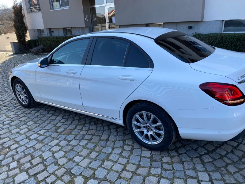 Mercedes-Benz C 200 лек, снимка 3 - Автомобили и джипове - 49550759