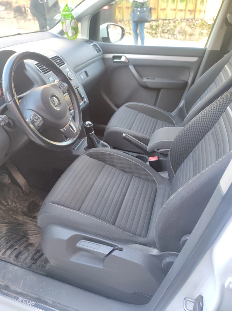 VW Touran 2.0 TDI CUP edition, снимка 13 - Автомобили и джипове - 49603508