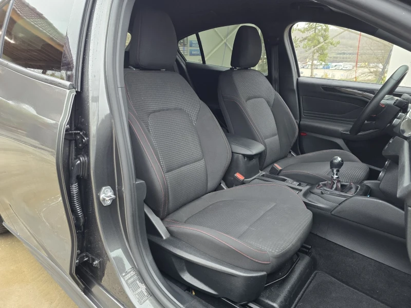 Ford Focus 1.0i ECOBOOST 125к.с ST-LINE 94хил.км. , снимка 12 - Автомобили и джипове - 52654517