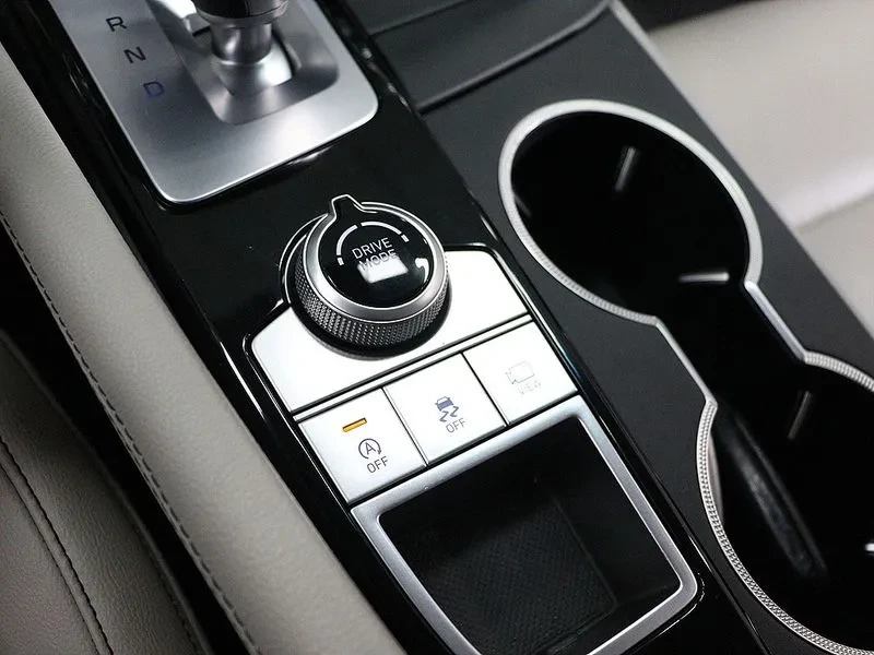 Genesis G70 2.0T Advanced 2WD, снимка 12 - Автомобили и джипове - 54723830