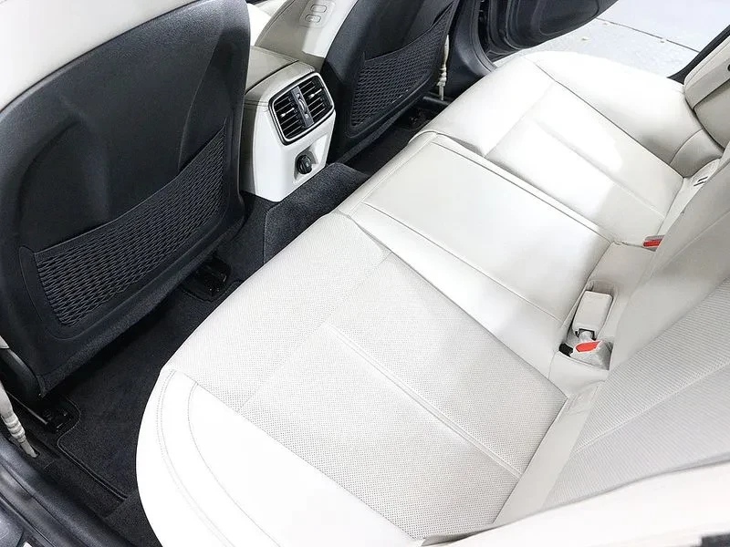 Genesis G70 2.0T Advanced 2WD, снимка 14 - Автомобили и джипове - 54723830