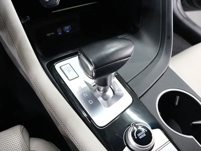 Genesis G70 2.0T Advanced 2WD, снимка 10 - Автомобили и джипове - 54723830