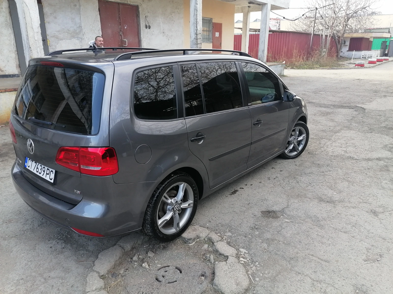 VW Touran 1.6 tdi 105hp - изображение 2