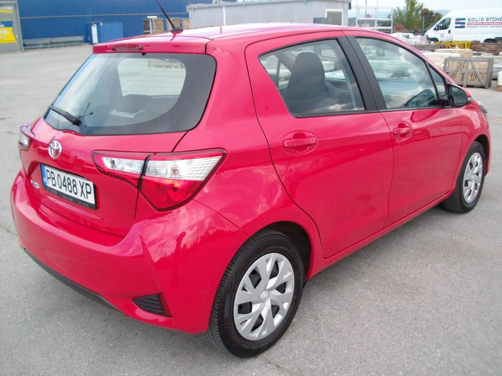 Toyota Yaris 1.0 VVT-I КАТО НОВА  - изображение 4