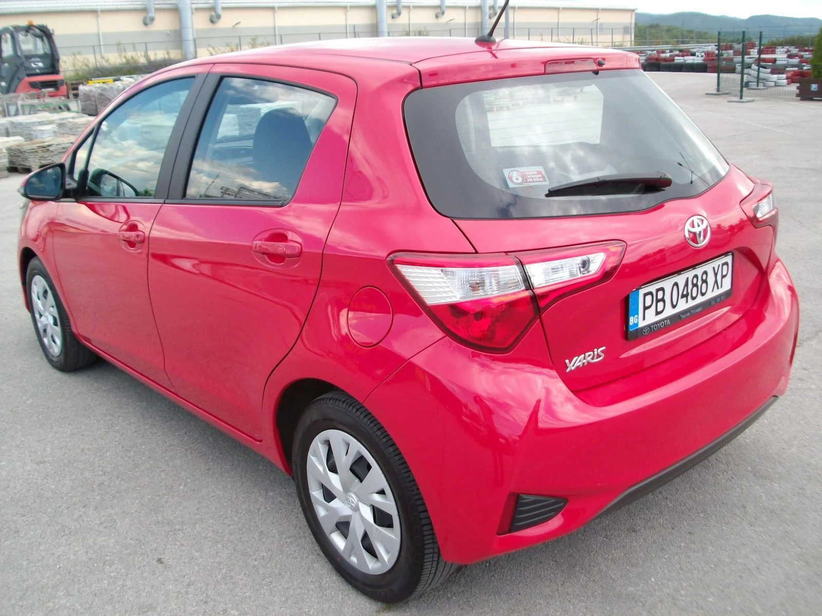 Toyota Yaris 1.0 VVT-I КАТО НОВА  - изображение 6