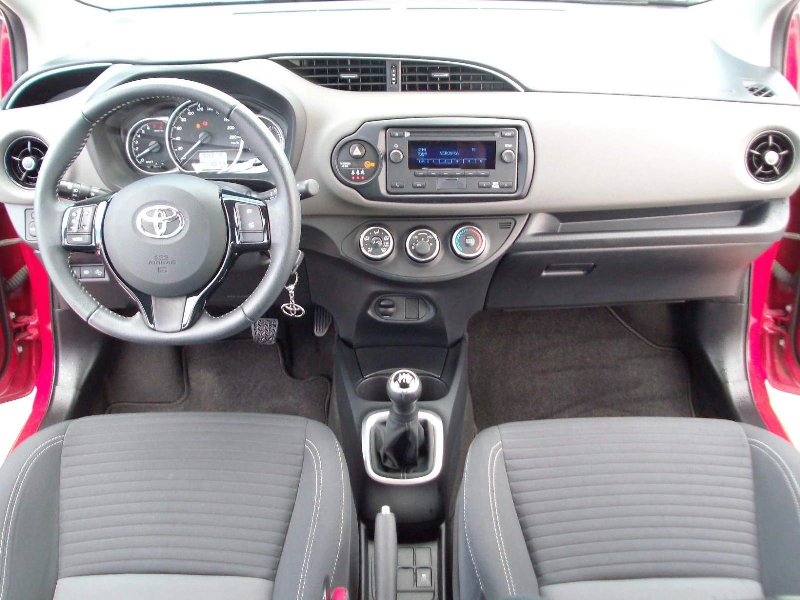 Toyota Yaris 1.0 VVT-I КАТО НОВА  - изображение 9