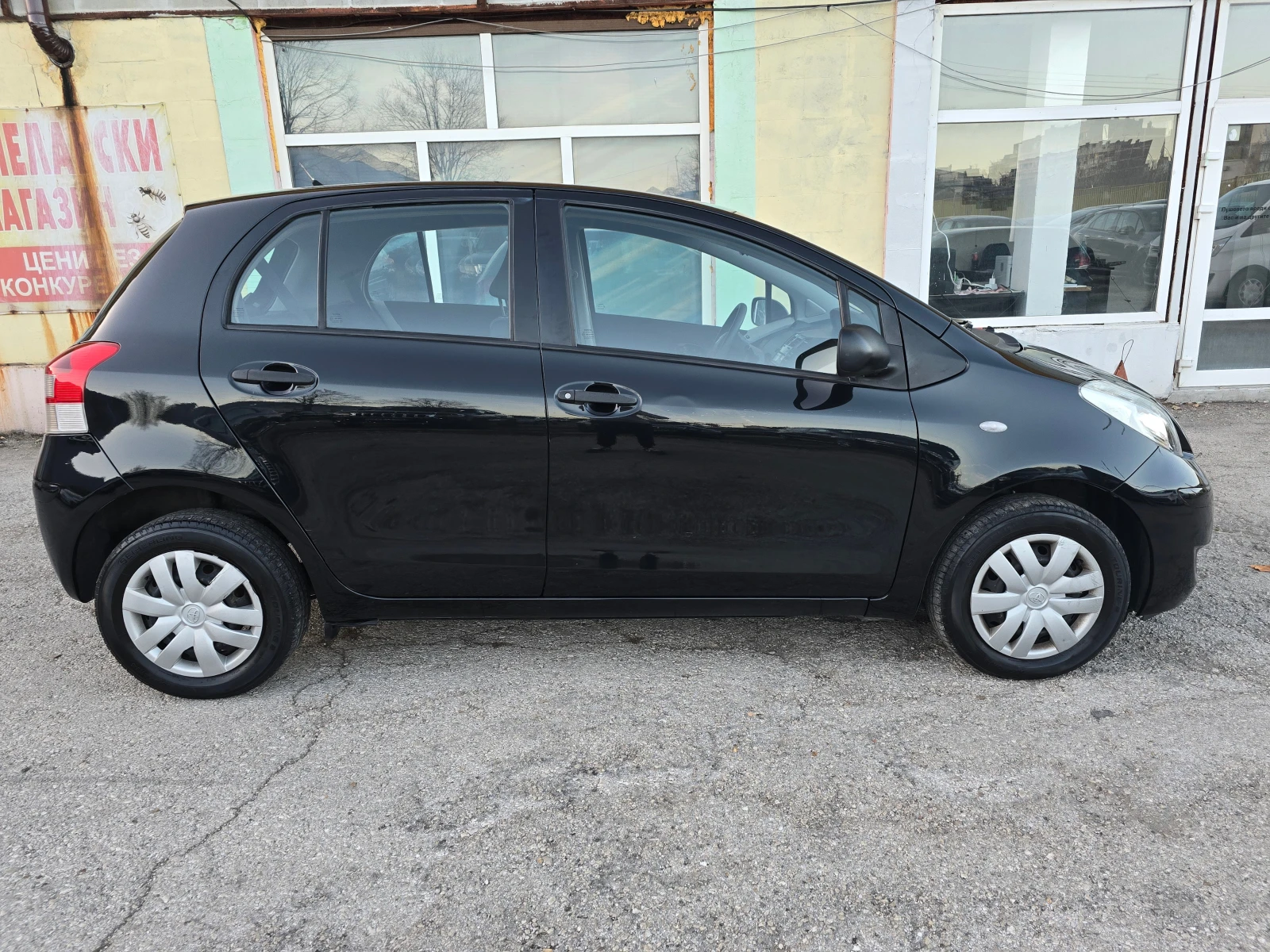 Toyota Yaris 1.0 VVT-i - изображение 4