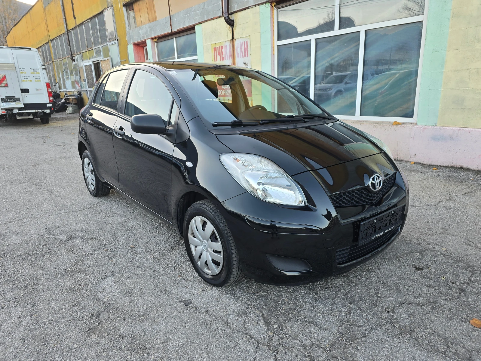 Toyota Yaris 1.0 VVT-i - изображение 3