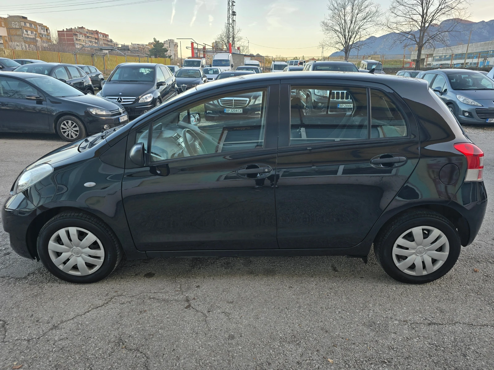 Toyota Yaris 1.0 VVT-i - изображение 8