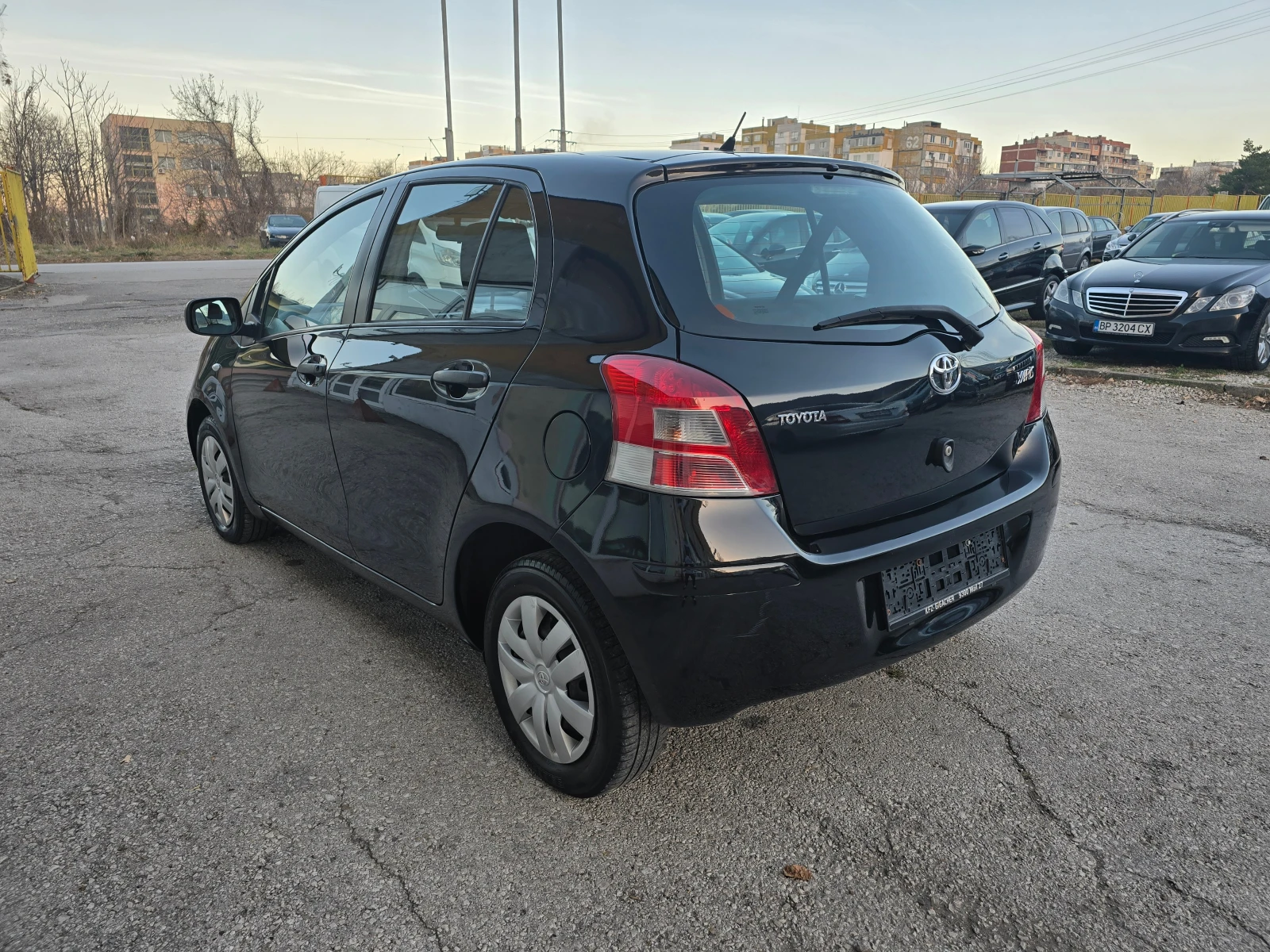 Toyota Yaris 1.0 VVT-i - изображение 7