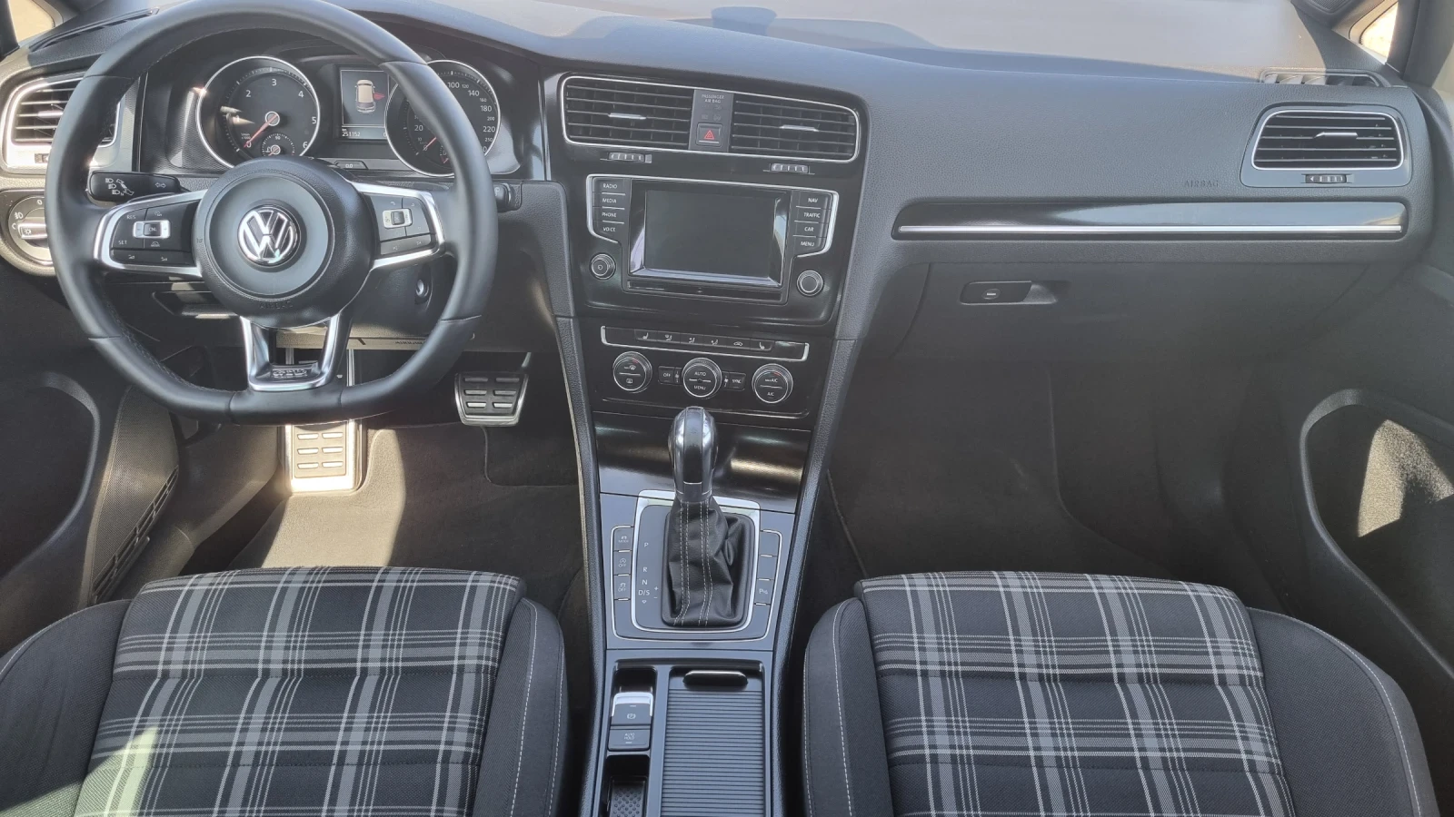 VW Golf GTD DSG cam* pano* disctronic 40 years golf euro 6 - изображение 8