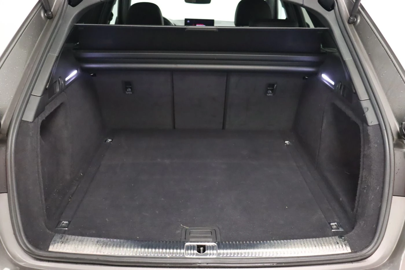 Audi A4 40TDI/204HP/S-TRONIC/S-LINE/MATRIX/KLESS/538v - изображение 6