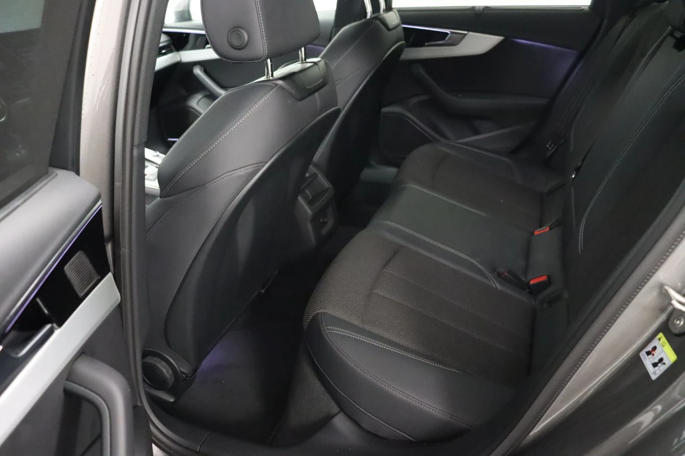 Audi A4 40TDI/204HP/S-TRONIC/S-LINE/MATRIX/KLESS/538v - изображение 9