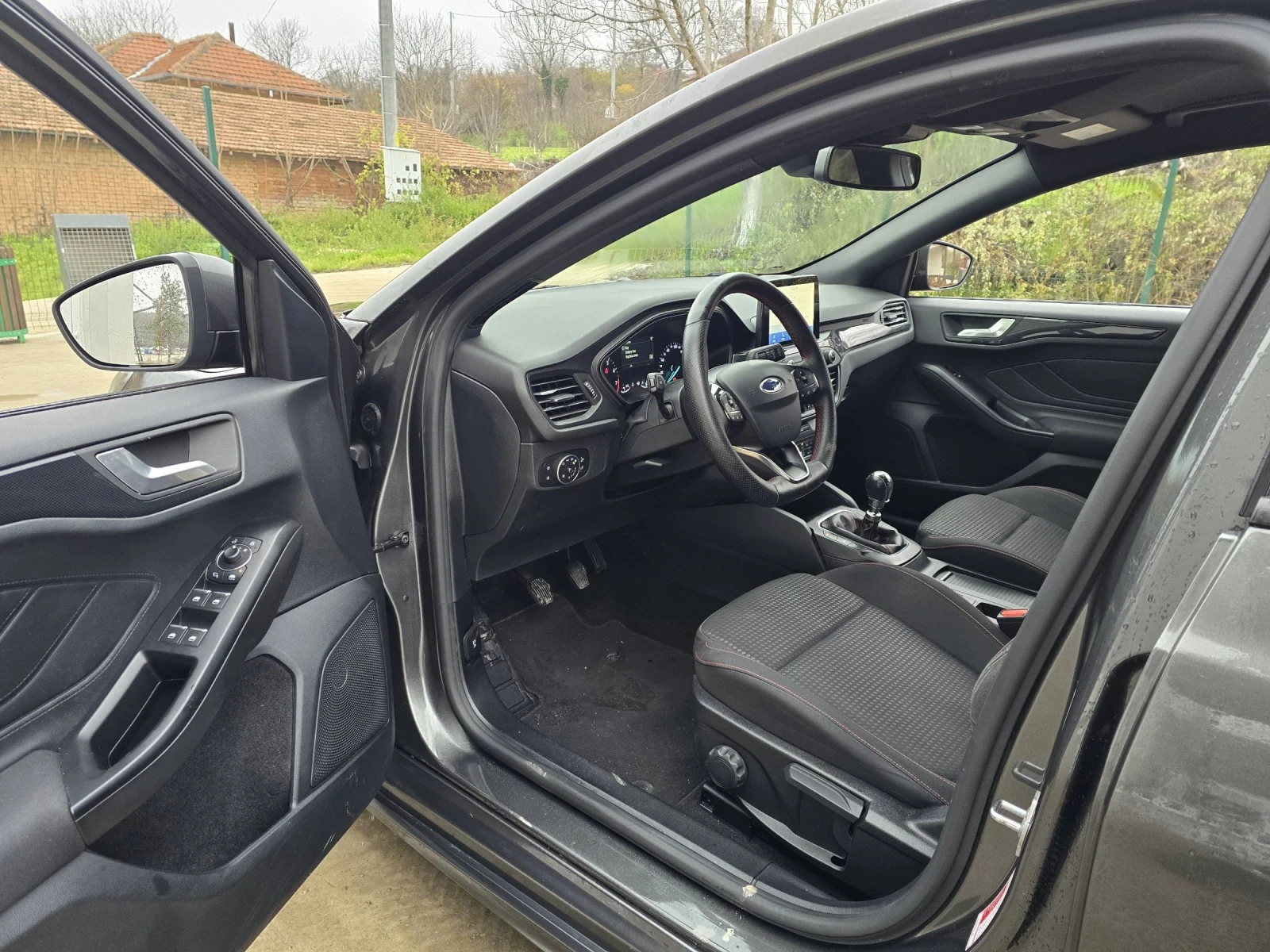 Ford Focus 1.0i ECOBOOST 125к.с ST-LINE - изображение 10