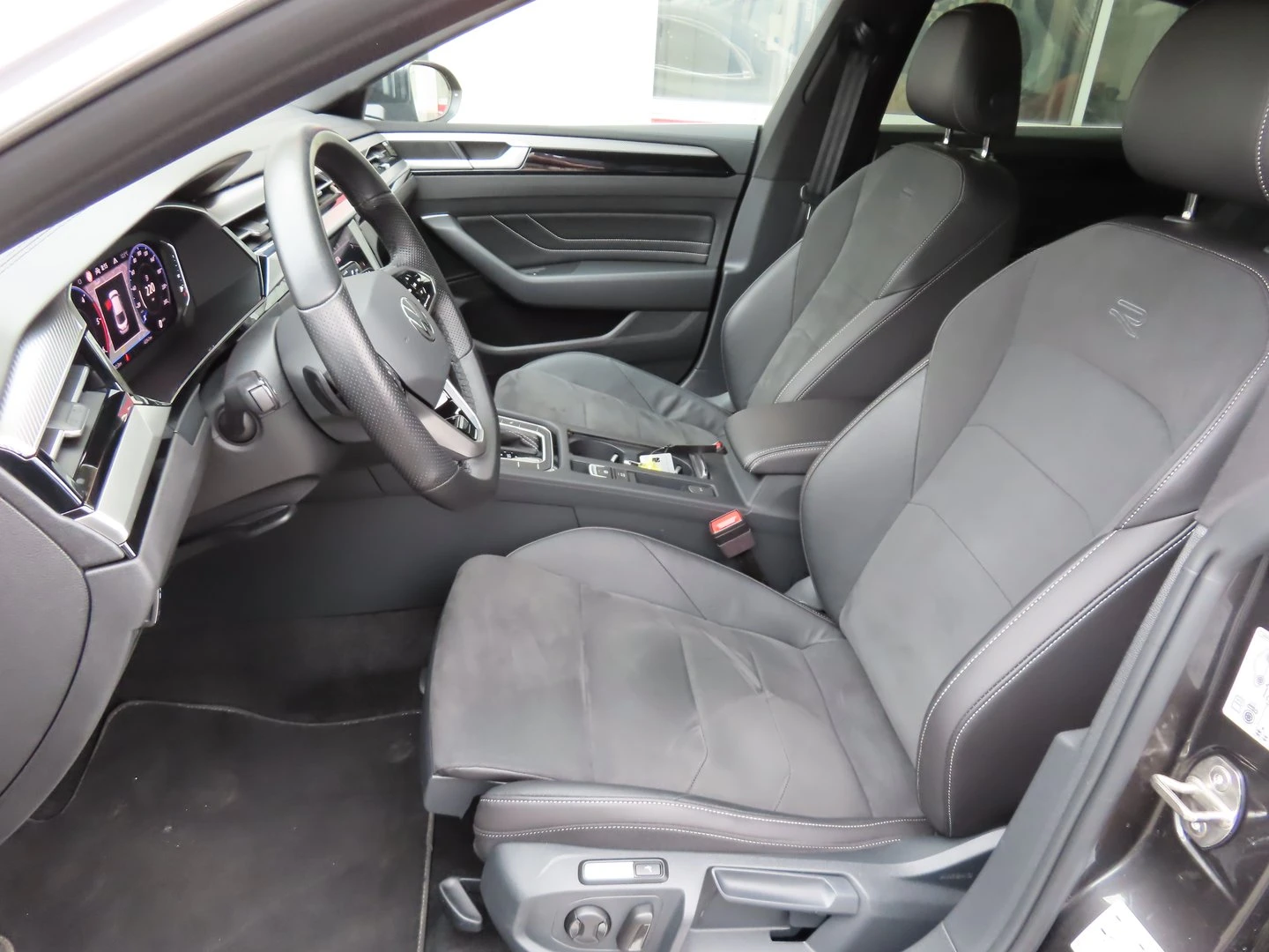 VW Arteon R-Line 2.0 TDI SCR DSG - изображение 5