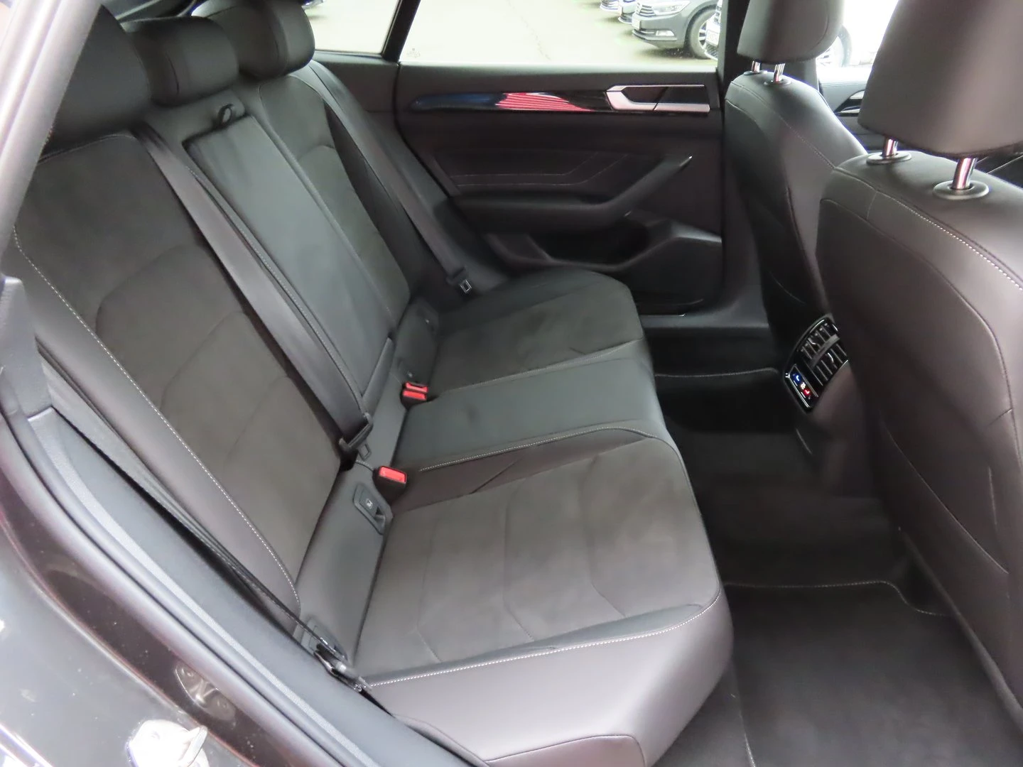 VW Arteon R-Line 2.0 TDI SCR DSG - изображение 8