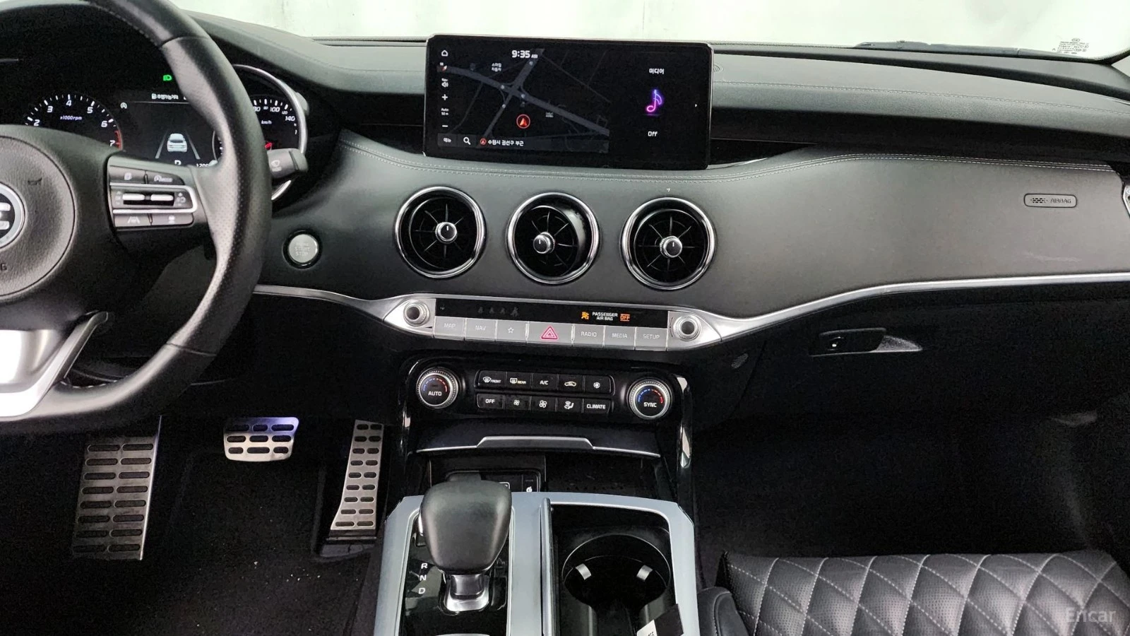 Kia Stinger 2.5 Masters* HUD* КОЖА* ОБДУХВ* НАВИ, снимка 12 - Автомобили и джипове - 55524116