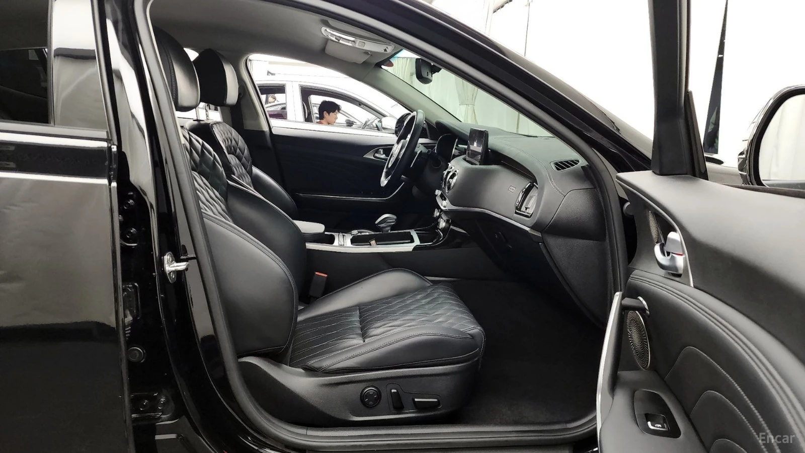 Kia Stinger 2.5 Masters* HUD* КОЖА* ОБДУХВ* НАВИ, снимка 9 - Автомобили и джипове - 55524116