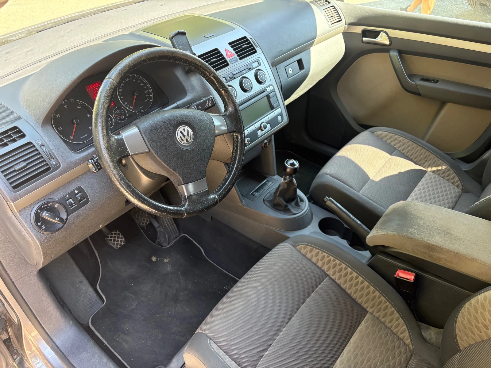 VW Touran 2.0 TDI 170, снимка 6 - Автомобили и джипове - 56139327