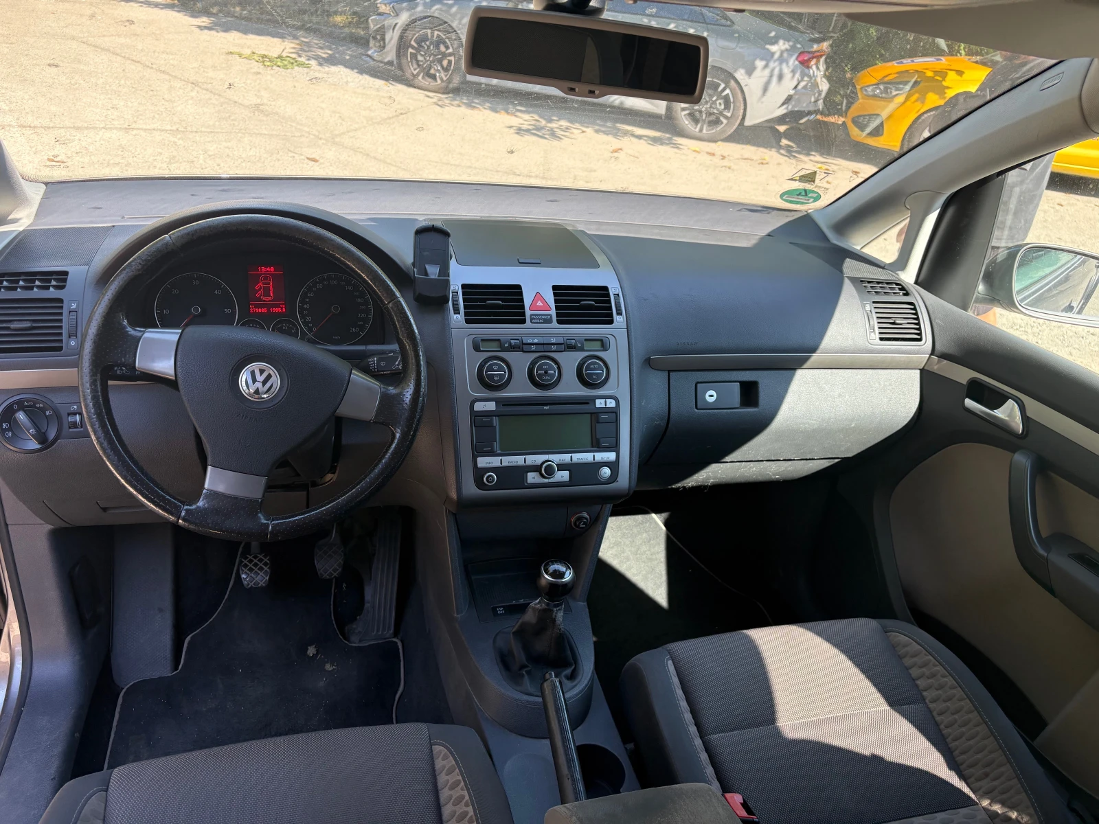 VW Touran 2.0 TDI 170, снимка 7 - Автомобили и джипове - 56139327