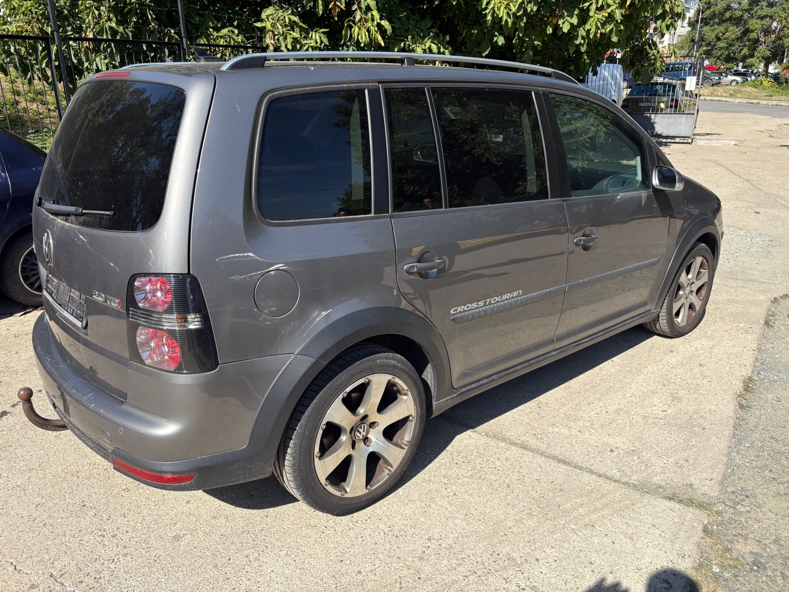 VW Touran 2.0 TDI 170, снимка 2 - Автомобили и джипове - 56139327