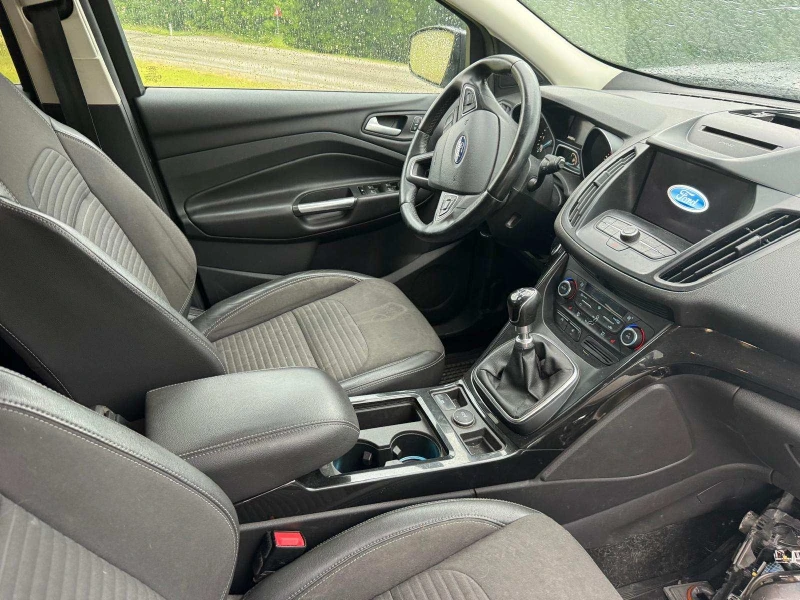 Ford Kuga 2.0, снимка 3 - Автомобили и джипове - 52042276