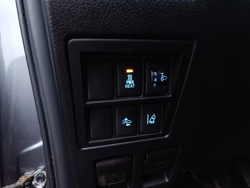 Toyota Hilux 2.4 D-4D 4WD, снимка 13 - Автомобили и джипове - 52485186