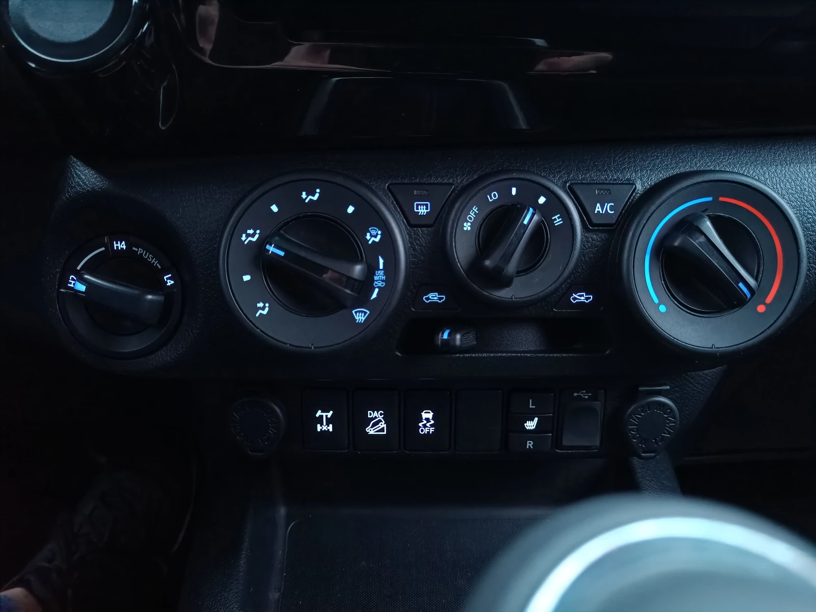 Toyota Hilux 2.4 D-4D 4WD - изображение 10