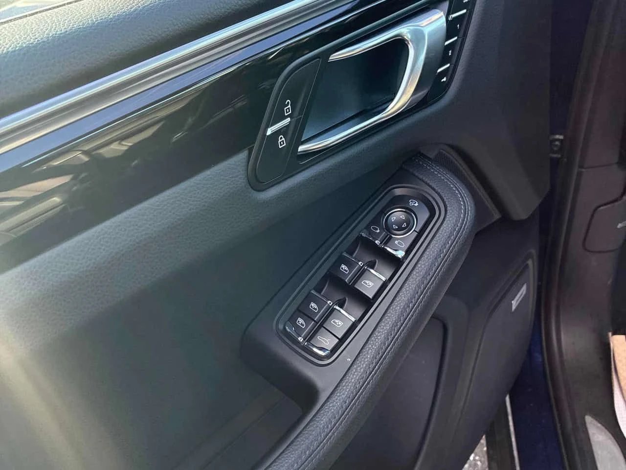 Porsche Macan S AWD * ГЛАВНО ПРЕДСТАВИТЕЛСТВО НА VOLKSWAGEN* , снимка 10 - Автомобили и джипове - 53958849