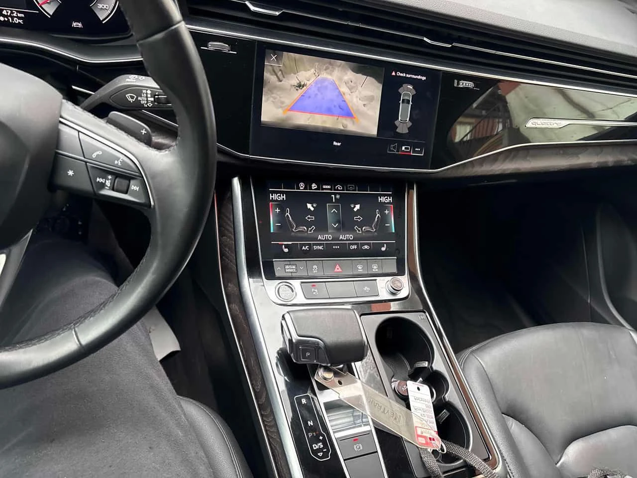 Audi Q7  Komfort /CARFAX/360/КЛИП НА МОТОРА , снимка 9 - Автомобили и джипове - 54167586