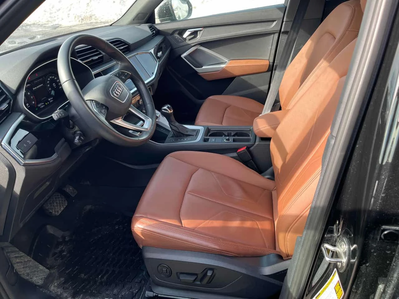 Audi Q3 * 45 TFSI quattro * PANO* KEYLESS* �������*  | Mobile.bg � ����������� 5