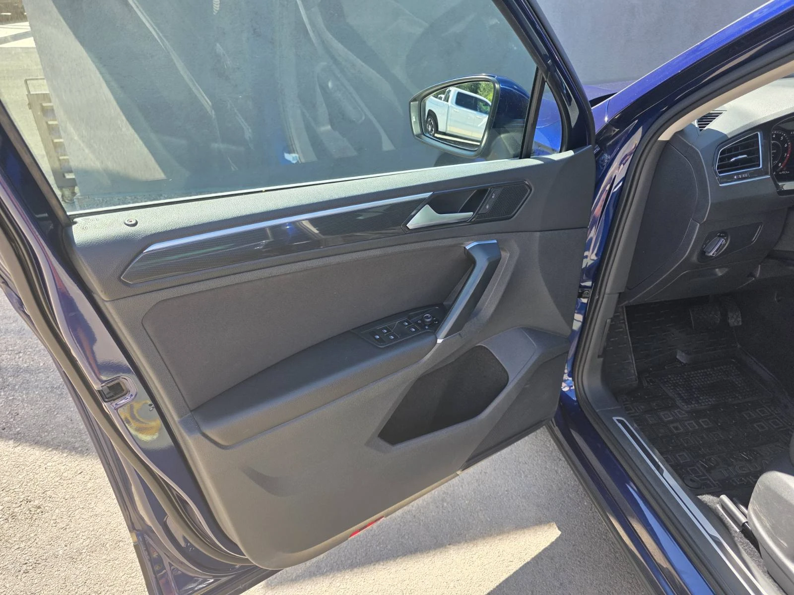 VW Tiguan 2.0 TSI 4MOTION , снимка 8 - Автомобили и джипове - 55242307