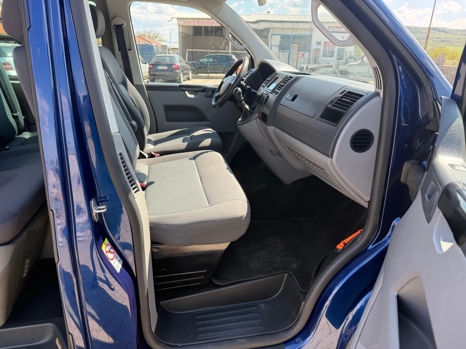 VW Transporter 2.5TDI, снимка 12 - Бусове и автобуси - 54248008