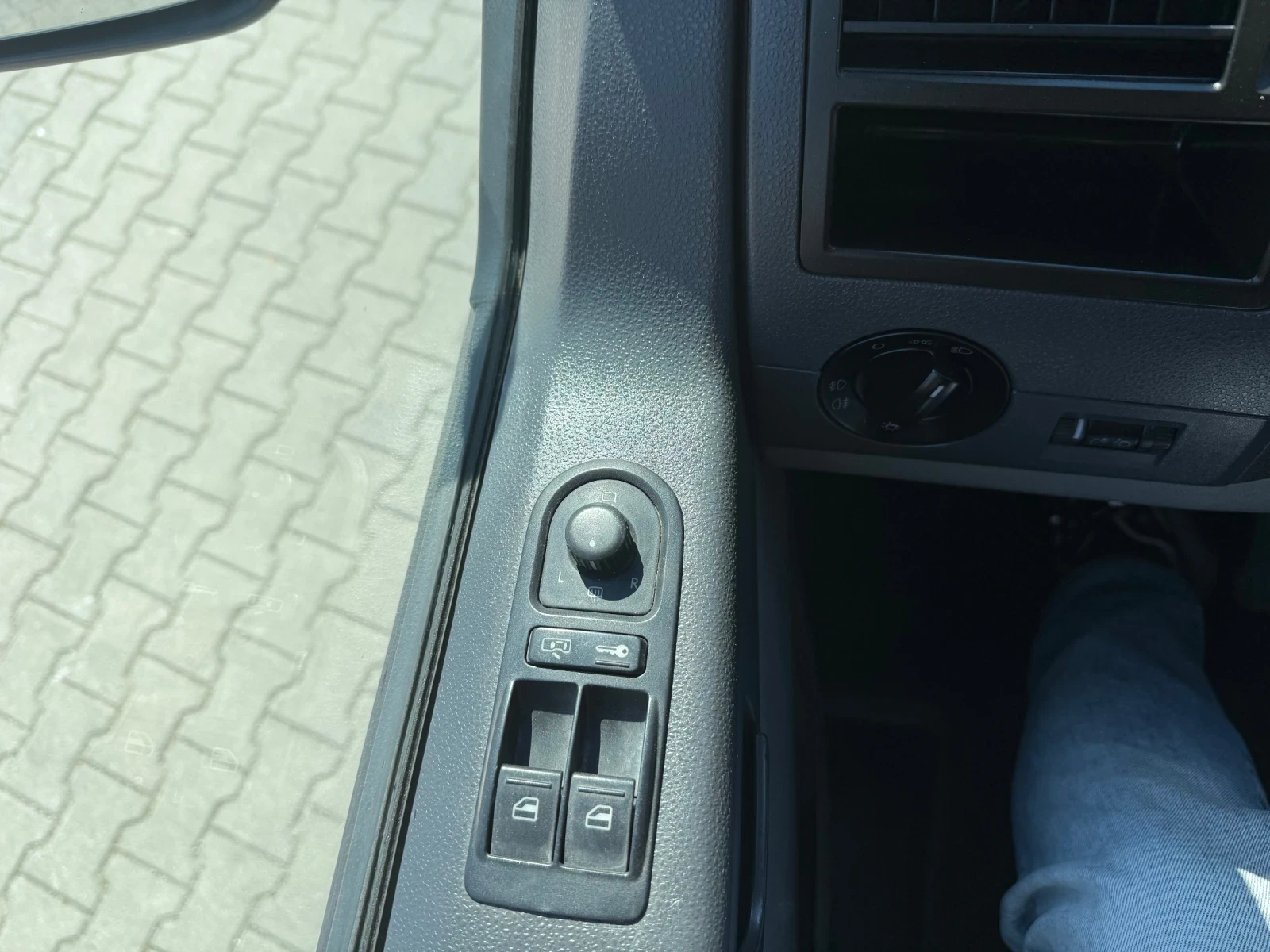 VW Transporter 2.5TDI, снимка 16 - Бусове и автобуси - 54248008