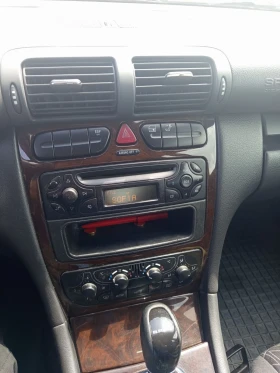 Mercedes-Benz C 200, снимка 13