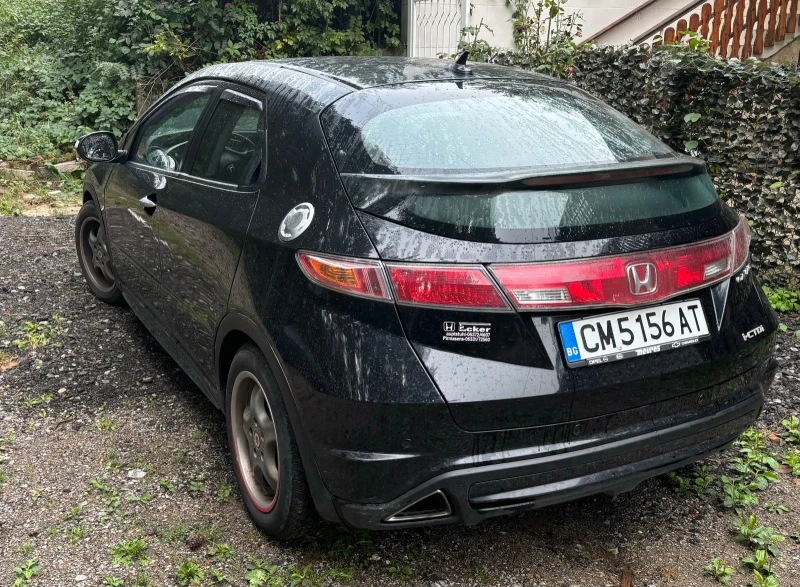 Honda Civic 8gen, снимка 4 - Автомобили и джипове - 47022239