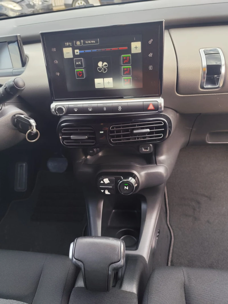 Citroen C4 Cactus 1.6 дизел Автомат, снимка 13 - Автомобили и джипове - 51904085