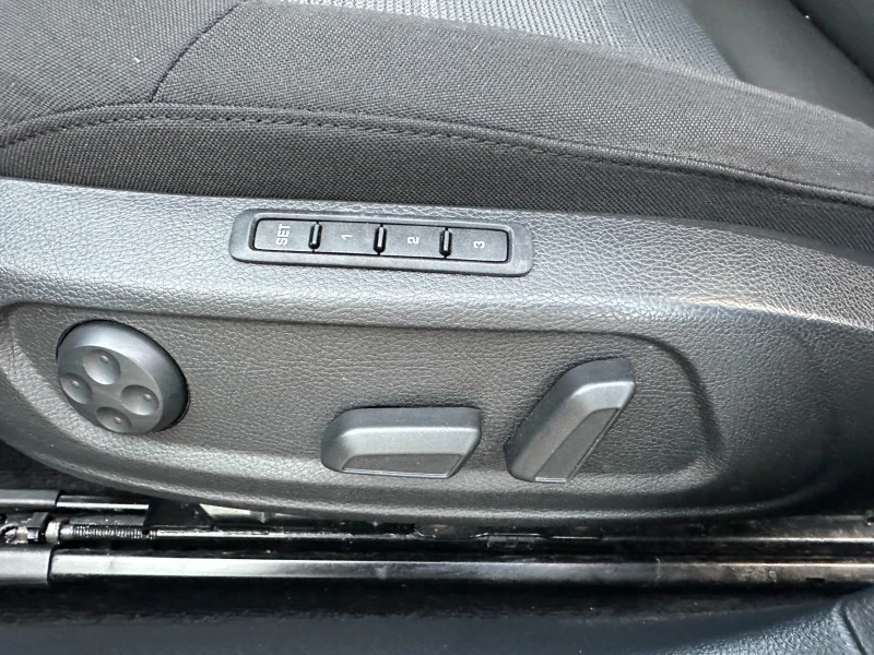 VW Passat 1.6TDI 105kc EVRO5 R-LINE, снимка 12 - Автомобили и джипове - 52393305