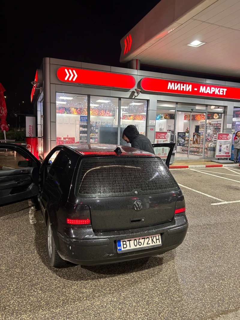 VW Golf, снимка 2 - Автомобили и джипове - 52988944